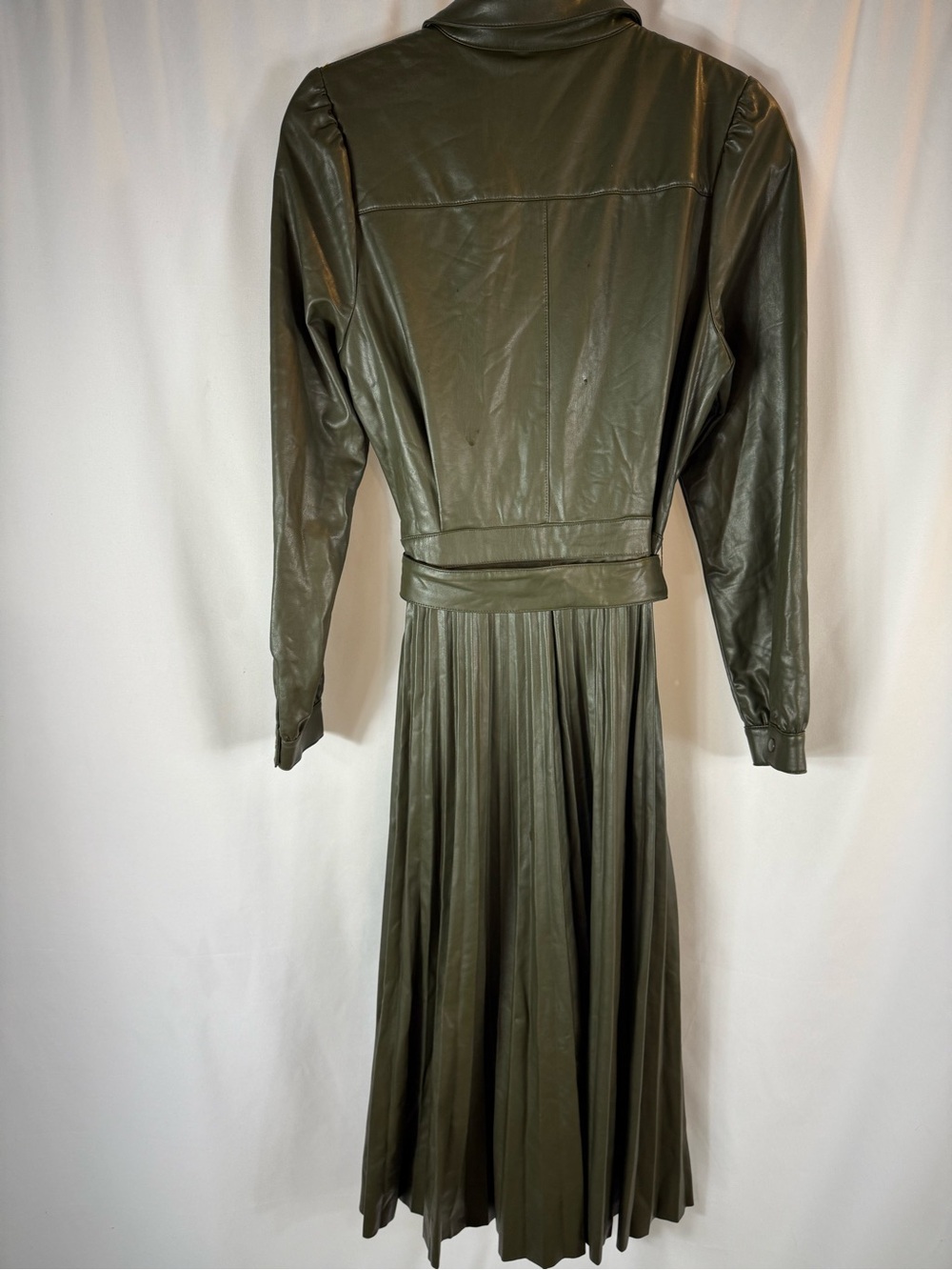 Faux Leather Pleated MIDI Dress
Olive Green Chic Small - Picture 15 of 17